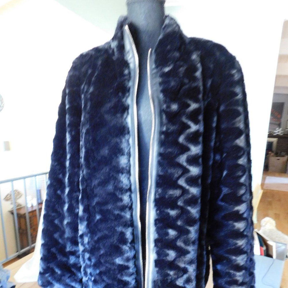 Dennis by Dennis Basso Chevron pattern black zip up faux fur coat L